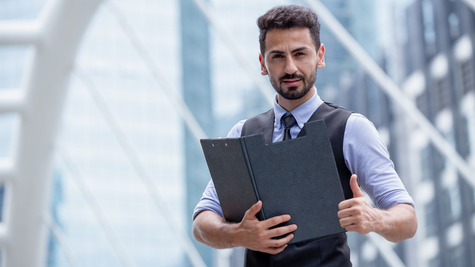 Bedrijfsopvolgingsvrijstelling geldt niet bij overdracht via bv-structuur